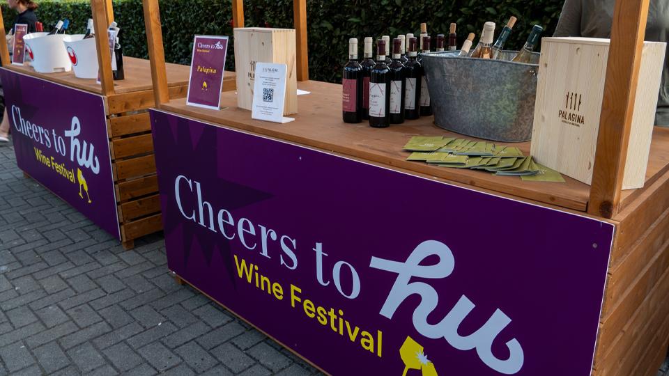 Cheers to hu: il Wine Festival arriva allo hu Park Albatros village