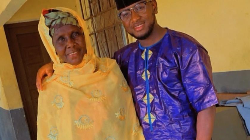 Daouda Sangarè insieme alla mamma Aminata Sidibè