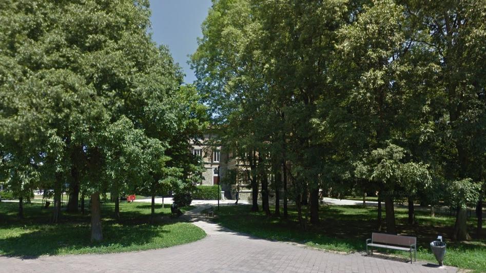 A Villa Trenti di Vignola come sul ring: manda ko un uomo e ferisce un agente