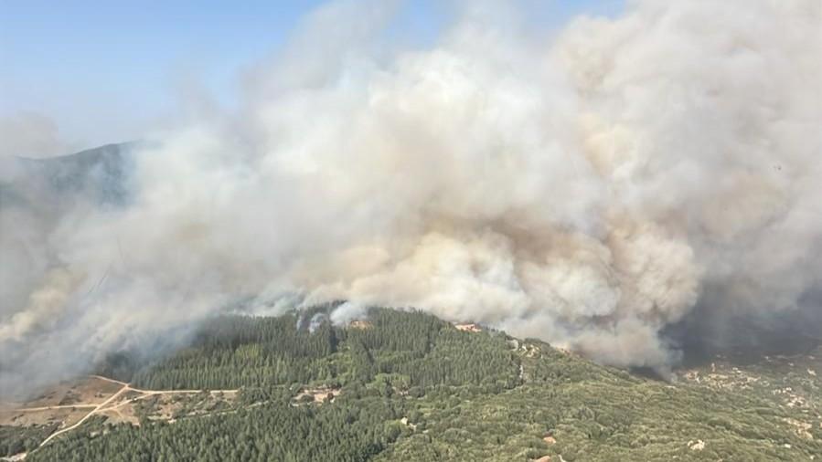 Notte di paura tra Arzana ed Elini, il fuoco non si ferma: squadre in presidio fino all’alba