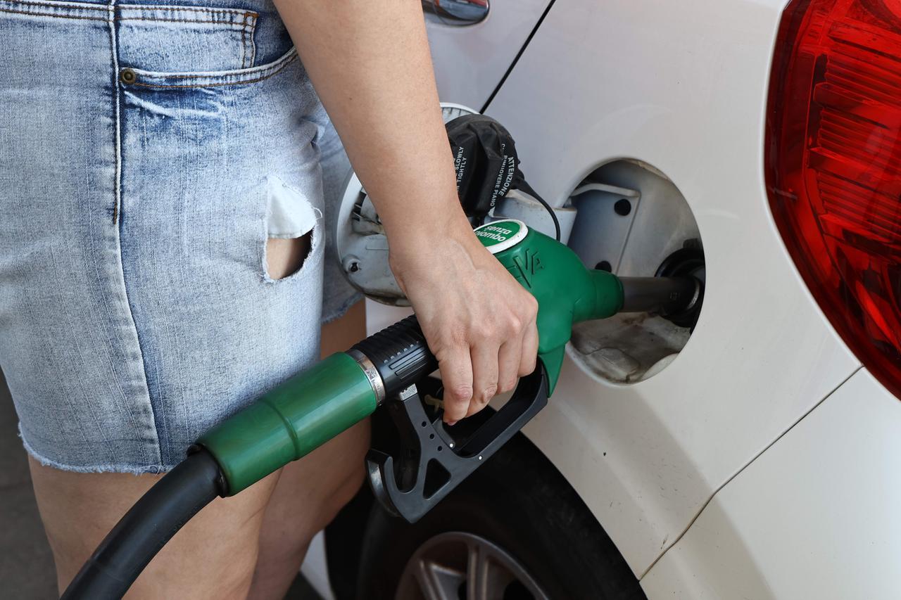 Carburanti ormai fuori controllo: a Ferrara sfondata quota due euro al litro