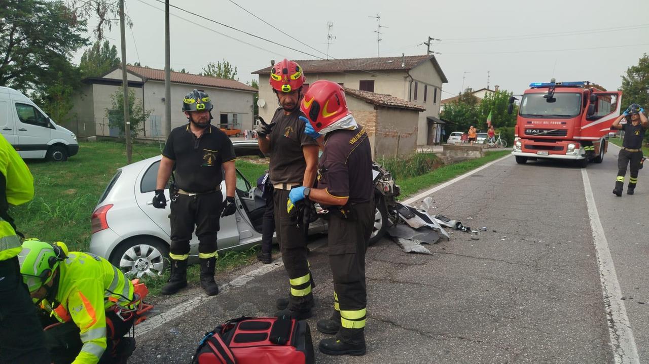 Schianto frontale a Corporeno: gravi due donne