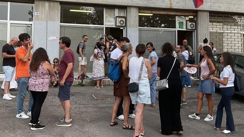 Ata: ottocento precari in attesa a Modena, tra speranza, sacrifici e incertezze