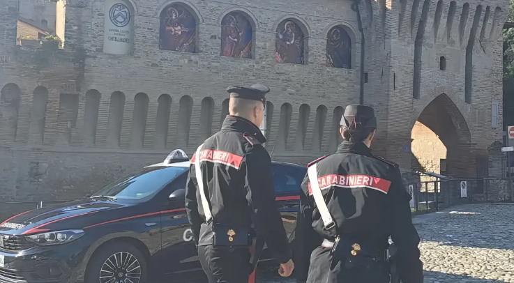 Nascondeva in casa un bunker segreto con quasi mille munizioni: arrestato un 56enne