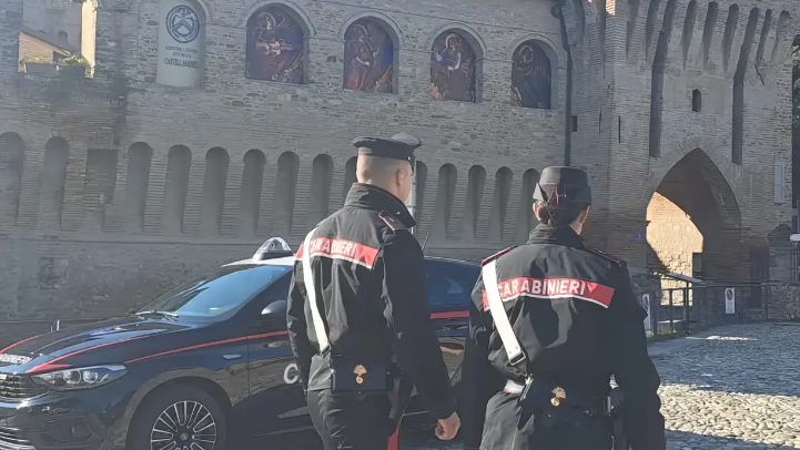 Nascondeva in casa un bunker segreto con quasi mille munizioni: arrestato un 56enne