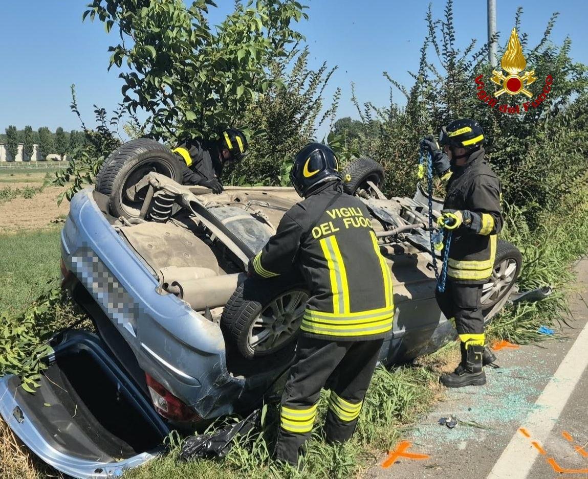 Scontro tra un’auto e un furgone a Rolo: grave un 80enne