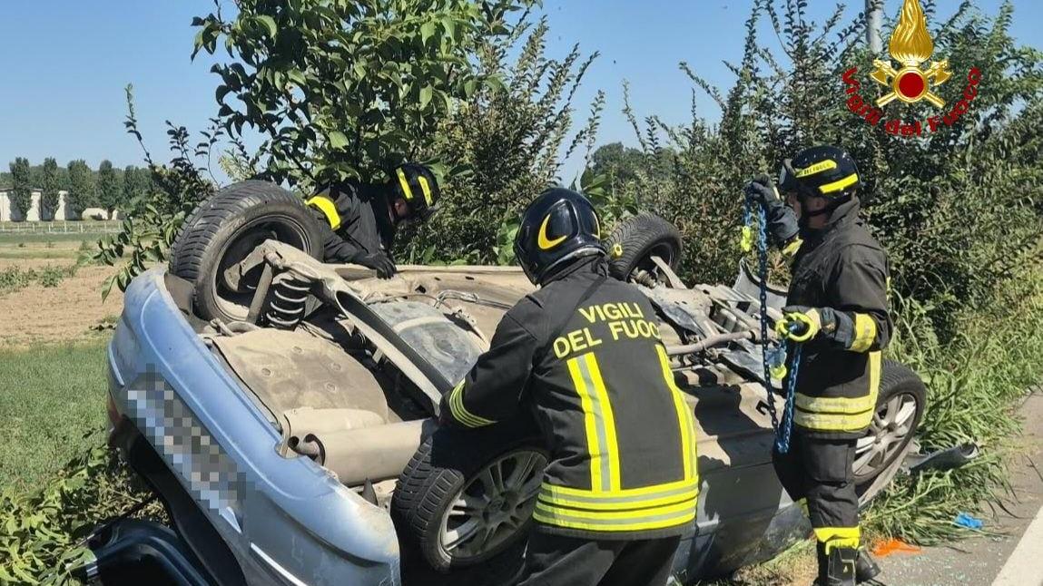 Scontro tra un’auto e un furgone a Rolo: grave un 80enne