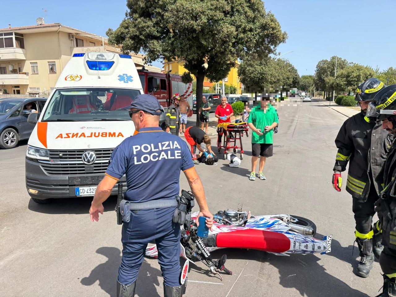 Alghero, schianto moto-auto: giovane centauro in ospedale