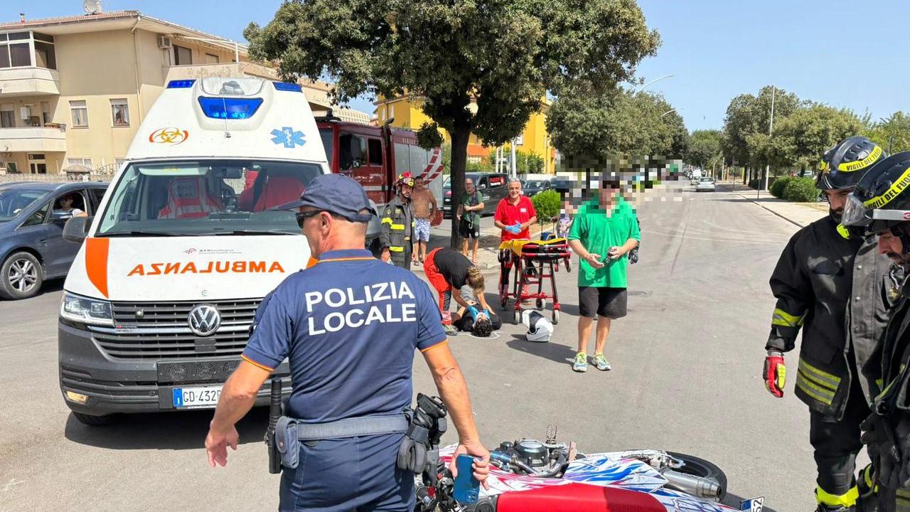 Alghero, schianto moto-auto: giovane centauro in ospedale