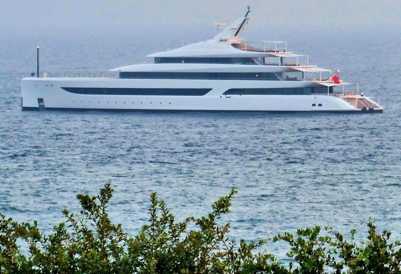 
	Il super yacht Milky Way

