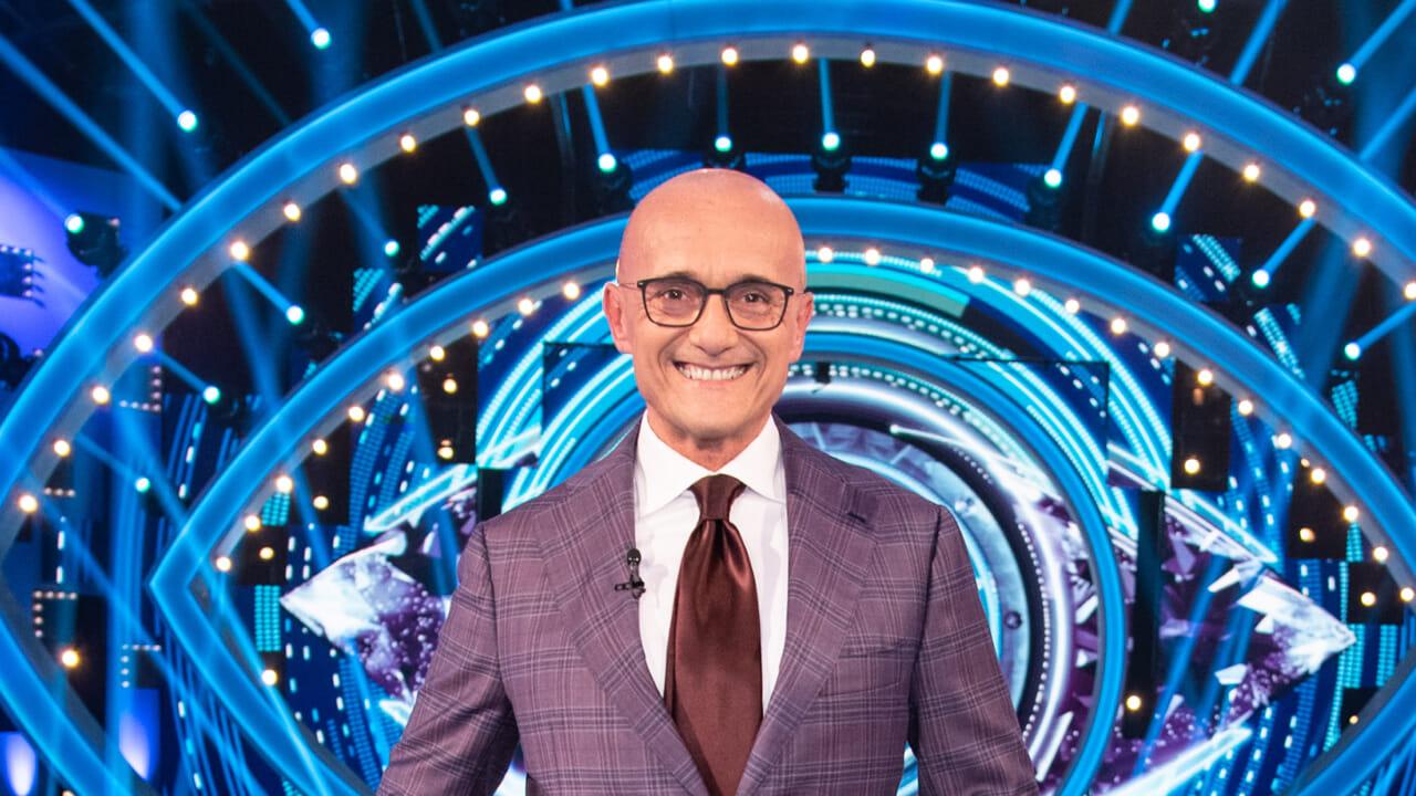 Signorini chiede 5 milioni per i video di Corona: «Attacchi di panico e traumi»