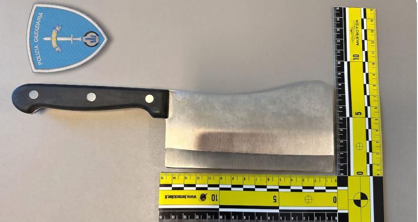 Eroina in bocca, mannaia nell’auto: denunciato dalla Polizia locale a Ferrara