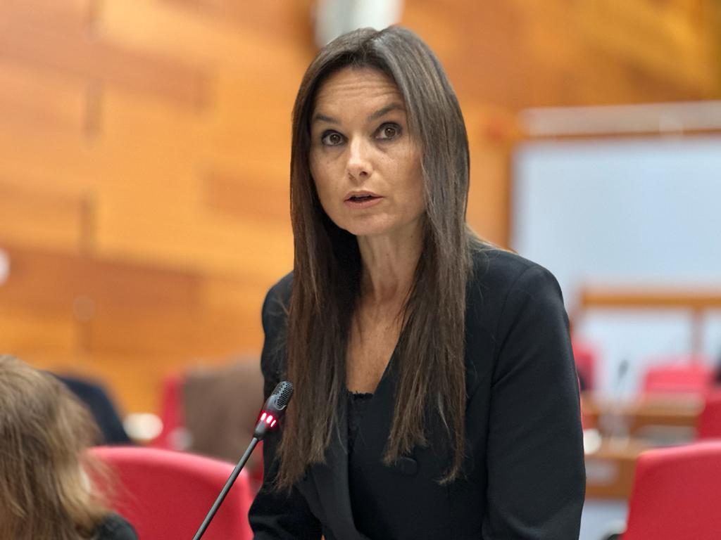 L’assessora Bondavalli bersaglio dell’odio social e insulti sessisti dopo il post di Reggio Civica: scoppia il caso