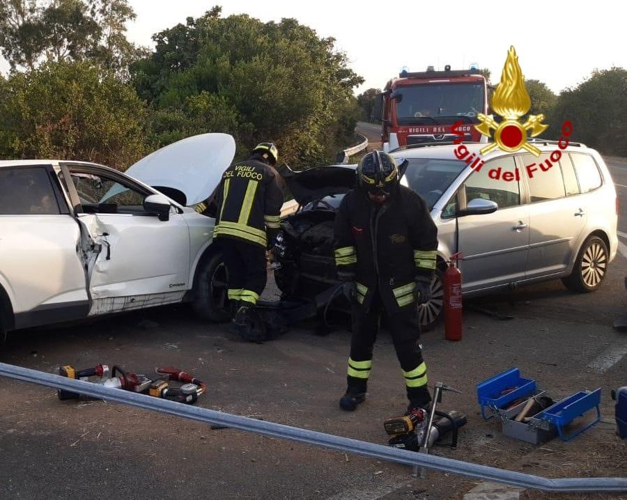 Scontro fra due auto all’incrocio della provinciale: un ferito