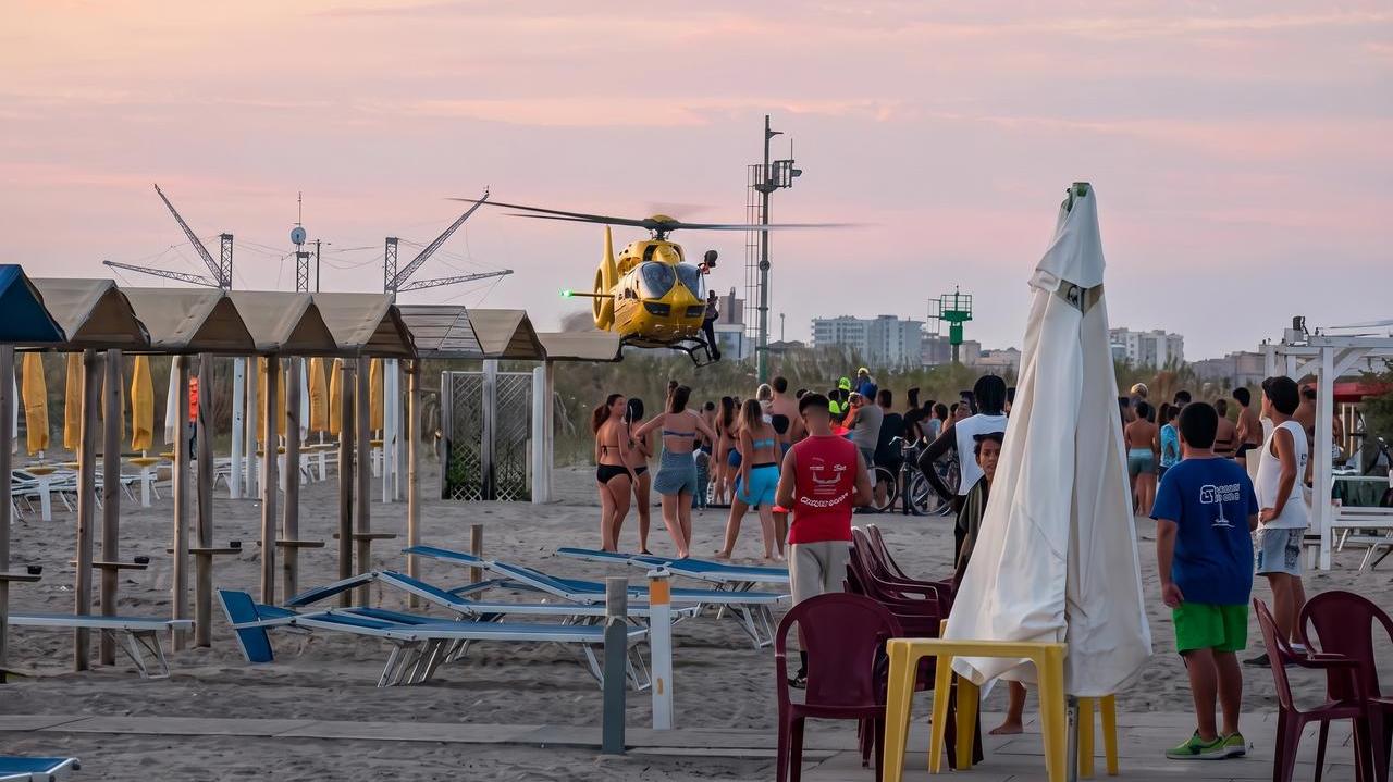 Batte la testa mentre gioca: paura per un bimbo di 8 anni a Lido Estensi