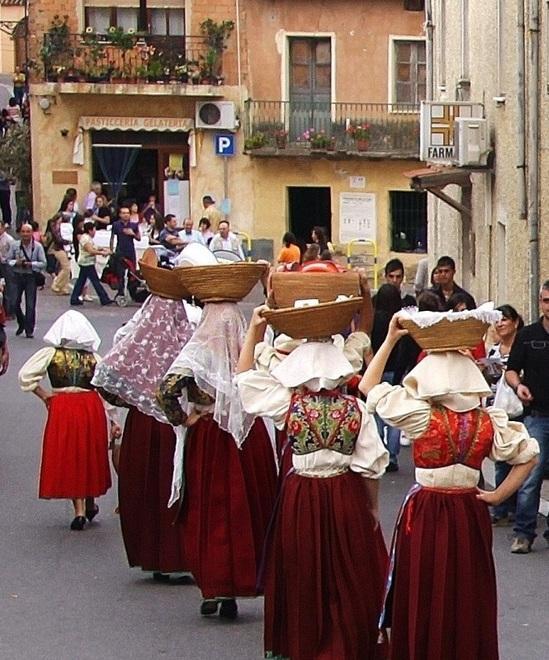 Domos antigas, le tradizioni a Meana Sardo 