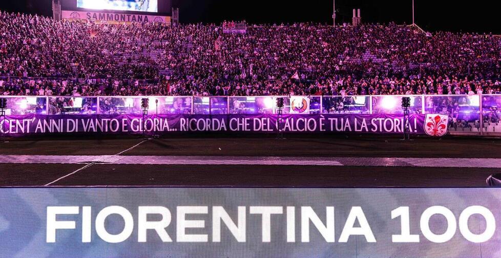 Dai tre schiaffi ai festeggiamenti: la Fiorentina celebra i 100 anni – L’omaggio ai grandi ex