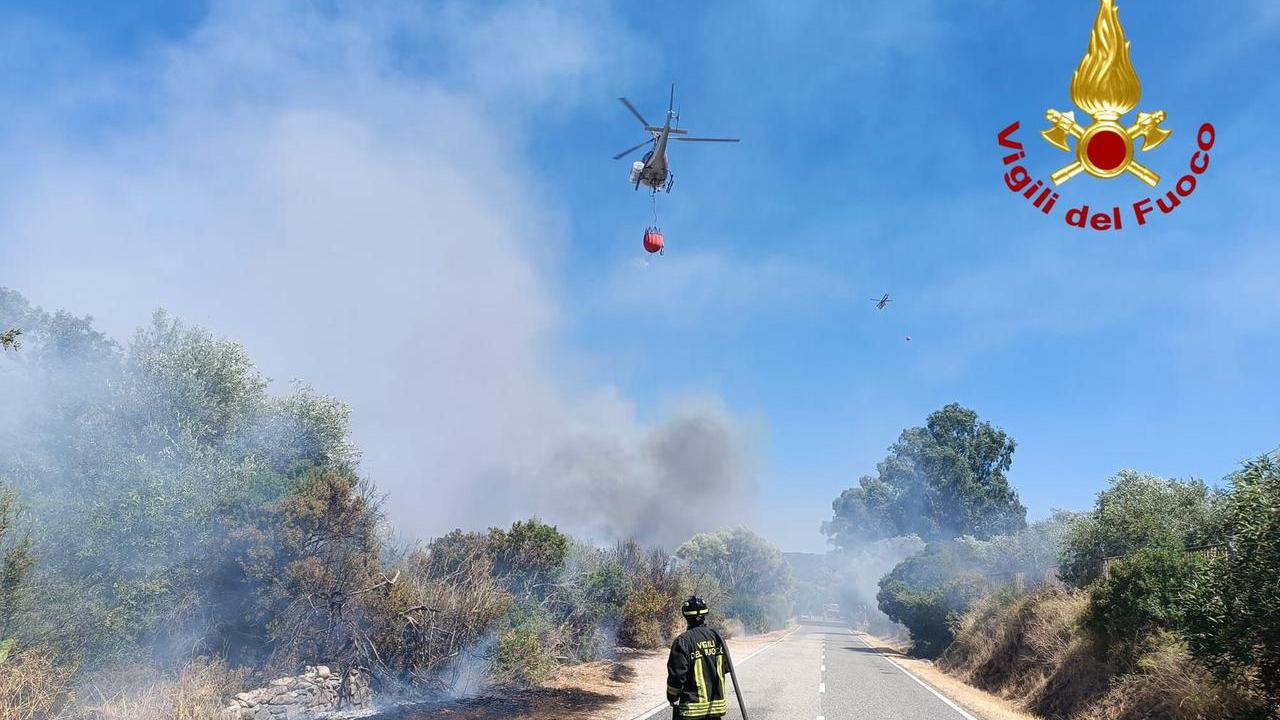 Orune, vasto incendio nelle campagne: minacciate diverse case