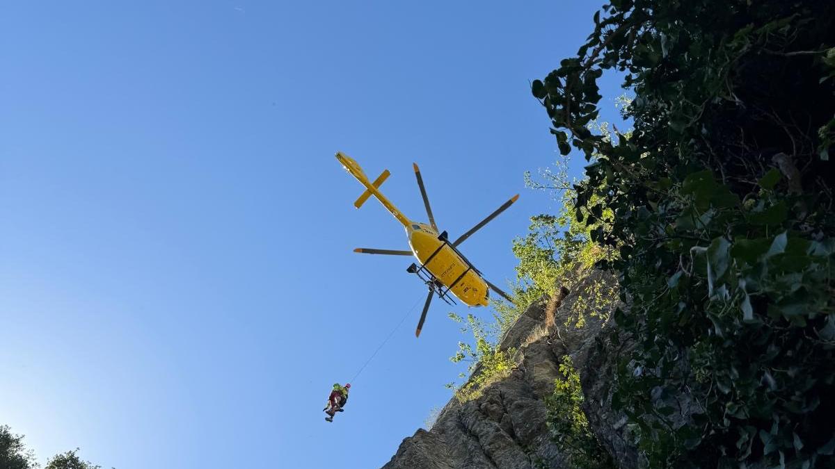 Pietra di Bismantova, malore per il caldo sulla ferrata: 29enne si sente male, recuperata con l’elisoccorso