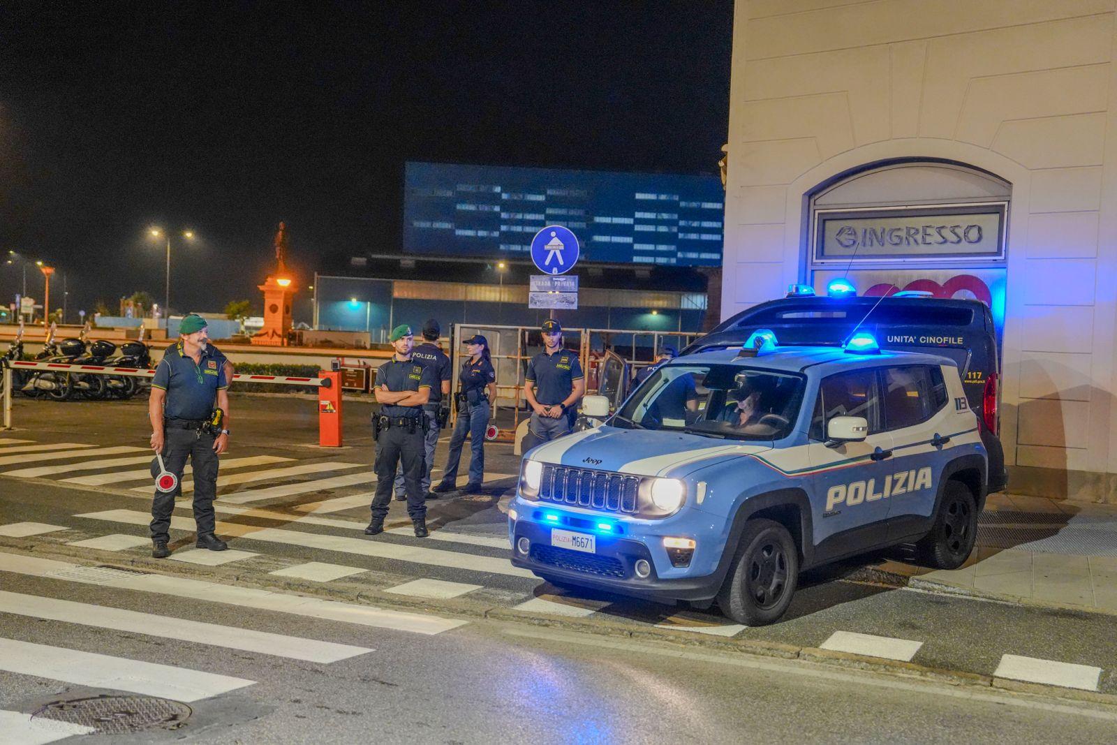 Livorno, nottata di controlli in centro e sul lungomare con agenti e militari