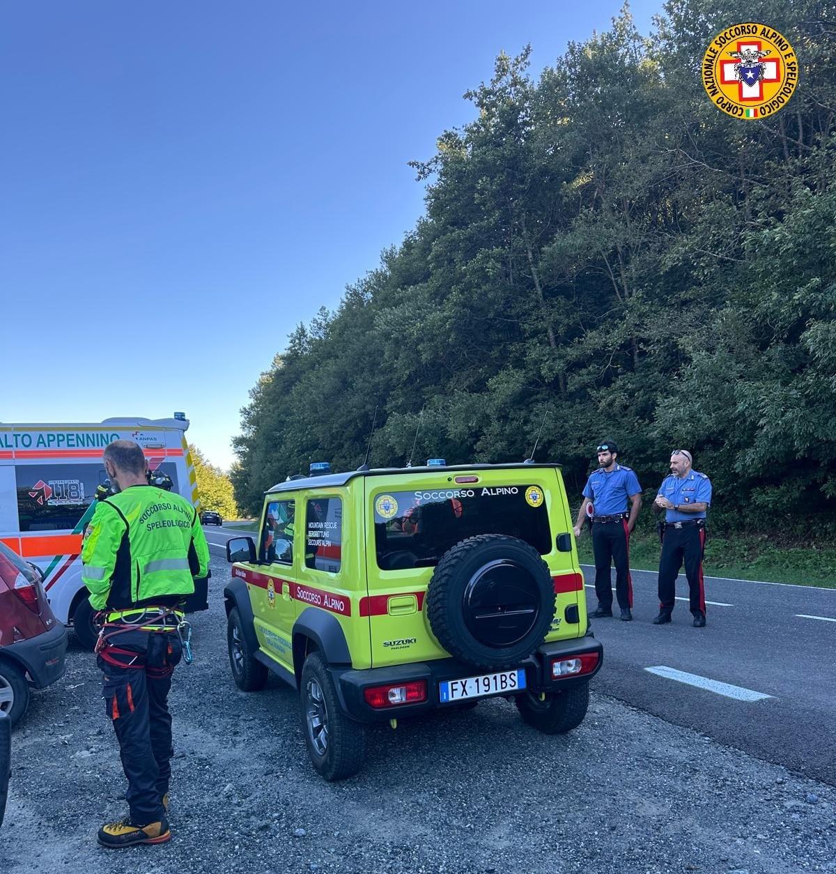 Malore mentre va a funghi nei pressi del rifugio Sarzana: muore un 68enne