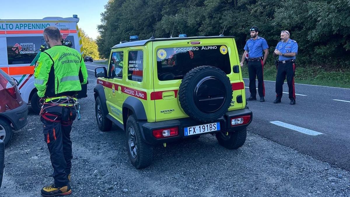 Malore mentre va a funghi nei pressi del rifugio Sarzana: muore un 68enne