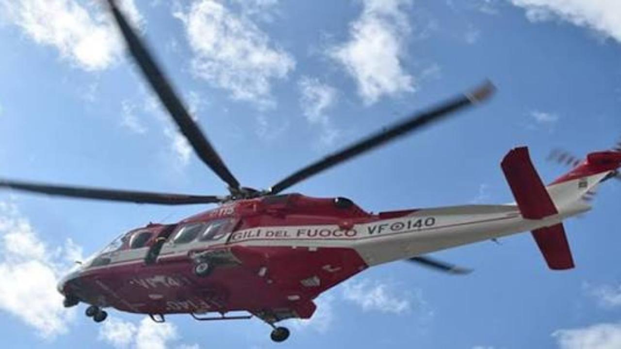 Le ricerche dei vigili del fuoco (Foto di repertorio)