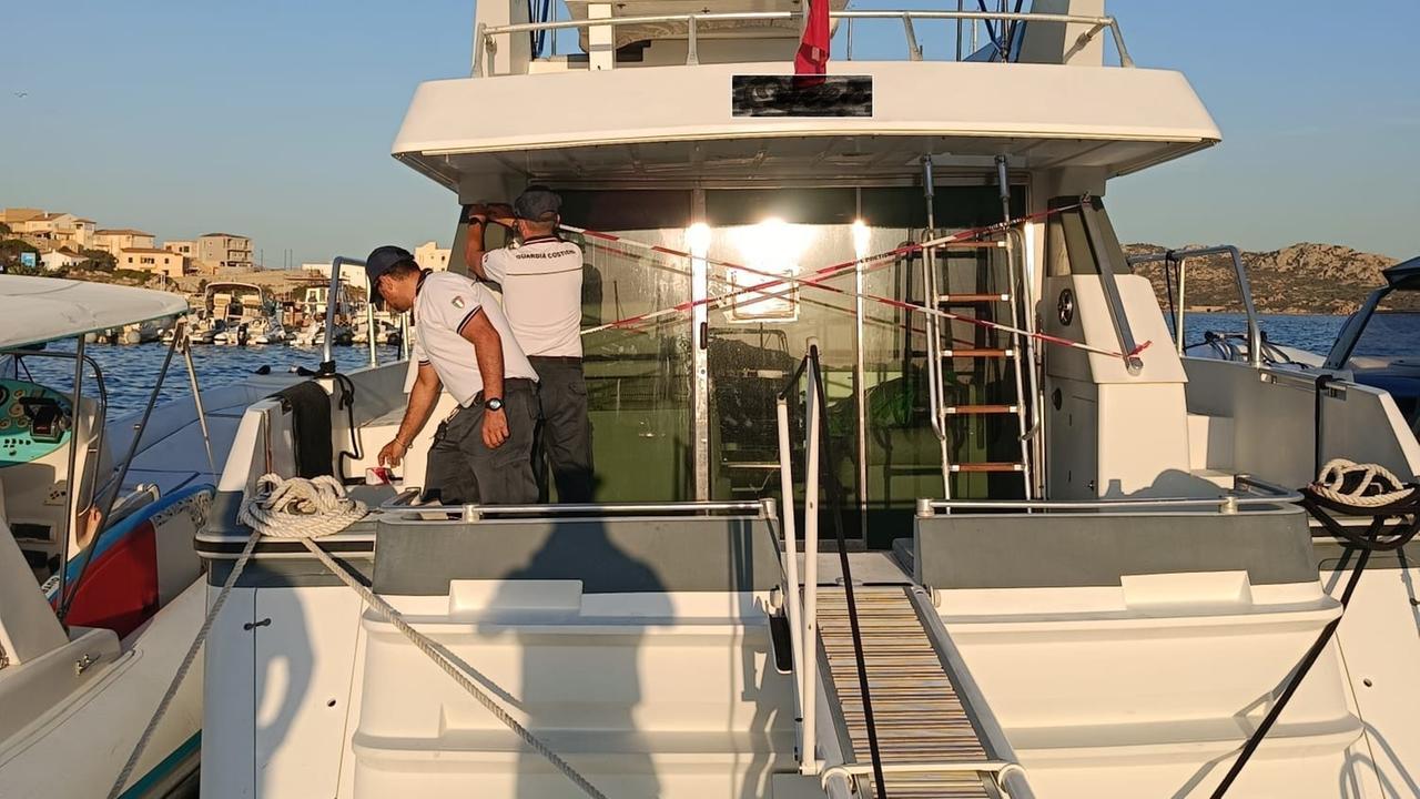 Barca nuova, vecchi documenti: la guardia costiera scopre tutto