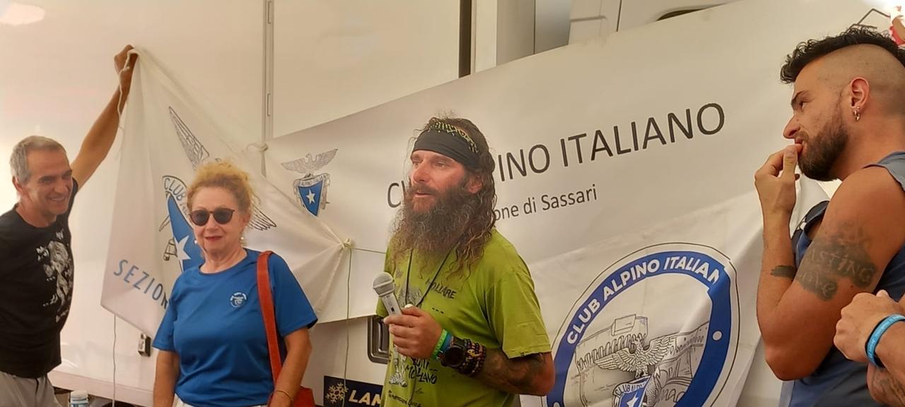 Impresa sul Sentiero Italia Cai: 8mila chilometri a piedi in 470 giorni, Terenziani arriva a Santa Teresa Gallura