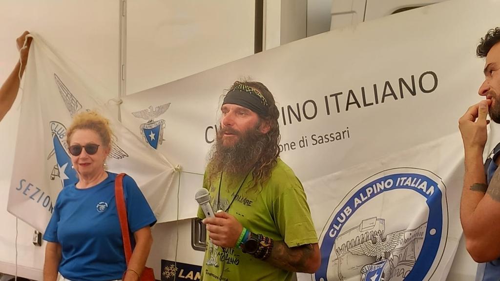 Impresa sul Sentiero Italia Cai: 8mila chilometri a piedi in 470 giorni, Terenziani arriva a Santa Teresa Gallura