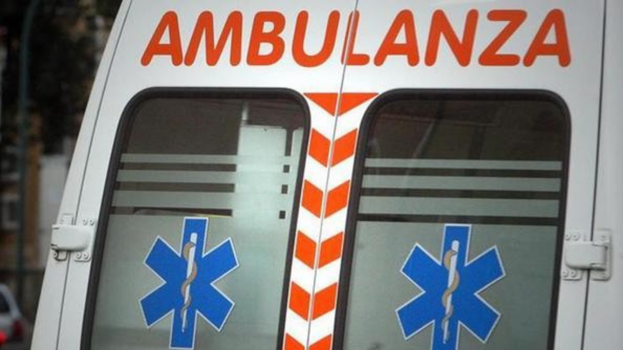 Pauroso scontro auto-moto: muore giovane di 21 anni