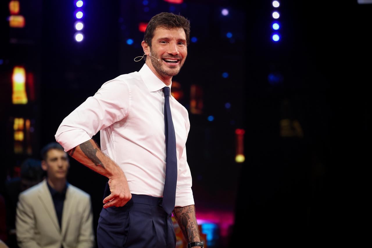Stefano De Martino riaccende la tv: ecco la grande sfida d’autunno tra Rai, Mediaset, La7 e Nove