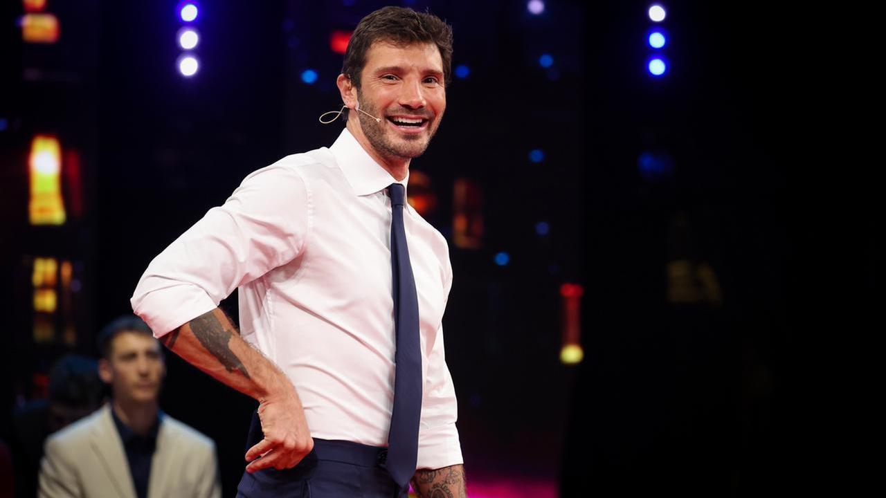 Stefano De Martino riaccende la tv: ecco la grande sfida d’autunno tra Rai, Mediaset, La7 e Nove