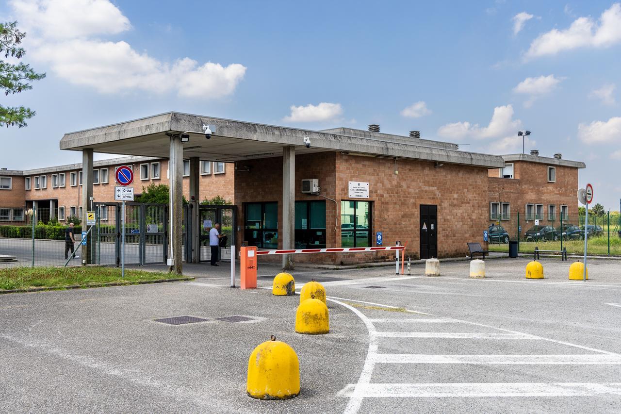 Ferrara, detenuto di 25 anni morto in cella: disposta l’autopsia