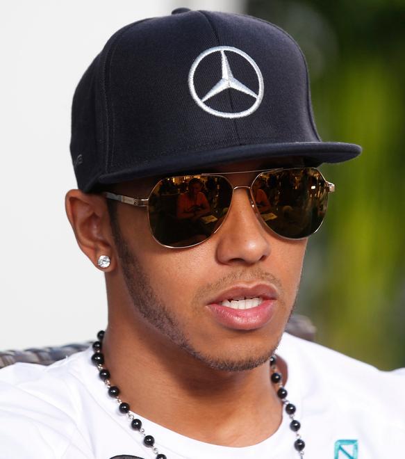 Hamilton in testa a +10 da Rosberg
