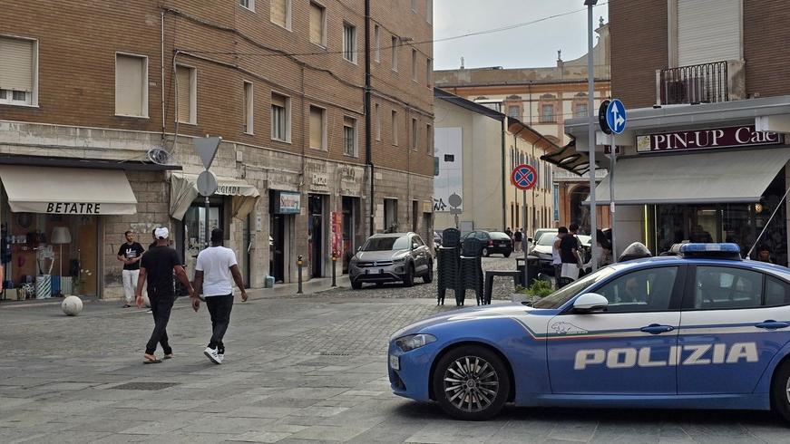 Si lancia dalla finestra per scappare dal fratello: choc a Sassuolo