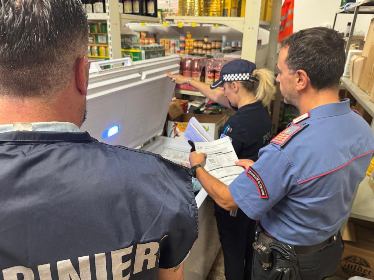
	Il blitz di carabinieri e polizia locale nel market di Sassuolo

