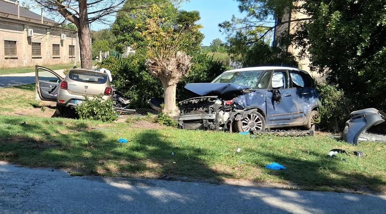 Incidente a Mesola, tre feriti: donna in gravi condizioni a Cona