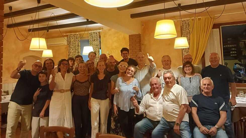 Il brindisi in occasione della vendita della trattoria