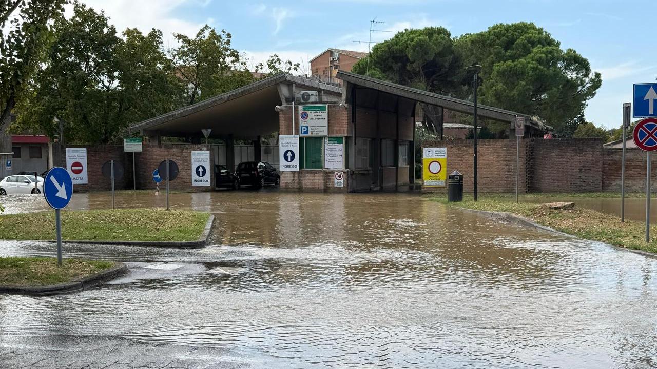 Ferrara, si rompe una tubatura: Cittadella San Rocco “si allaga”