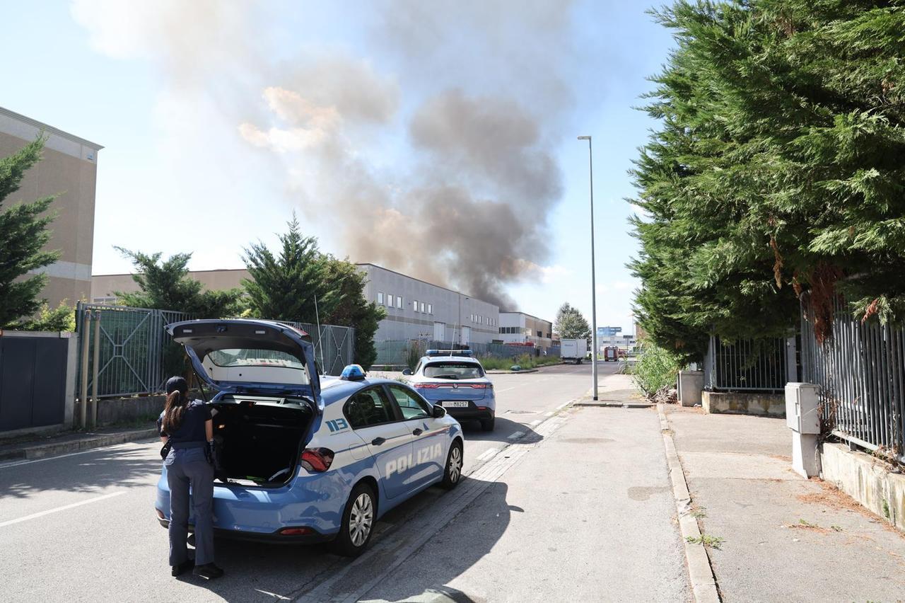 
	L'incendio in via Leonardo da Porto Maurizio (foto Nucci)

