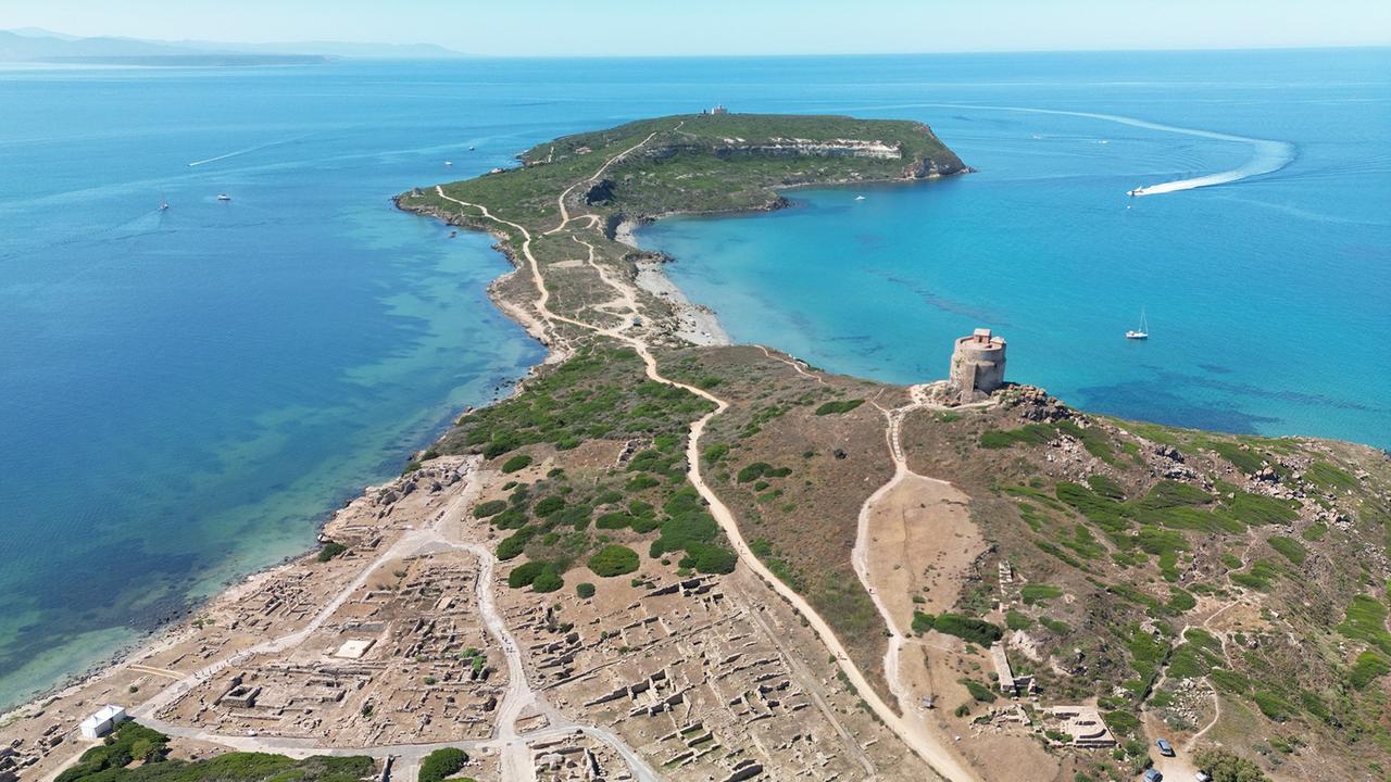 Fumo, fuochi e cannonate: così le torri della Sardegna lanciavano l’allarme lungo la costa