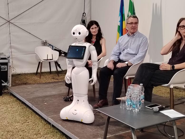 Pepper il robot contro l’apatia che assiste chi soffre di demenza
