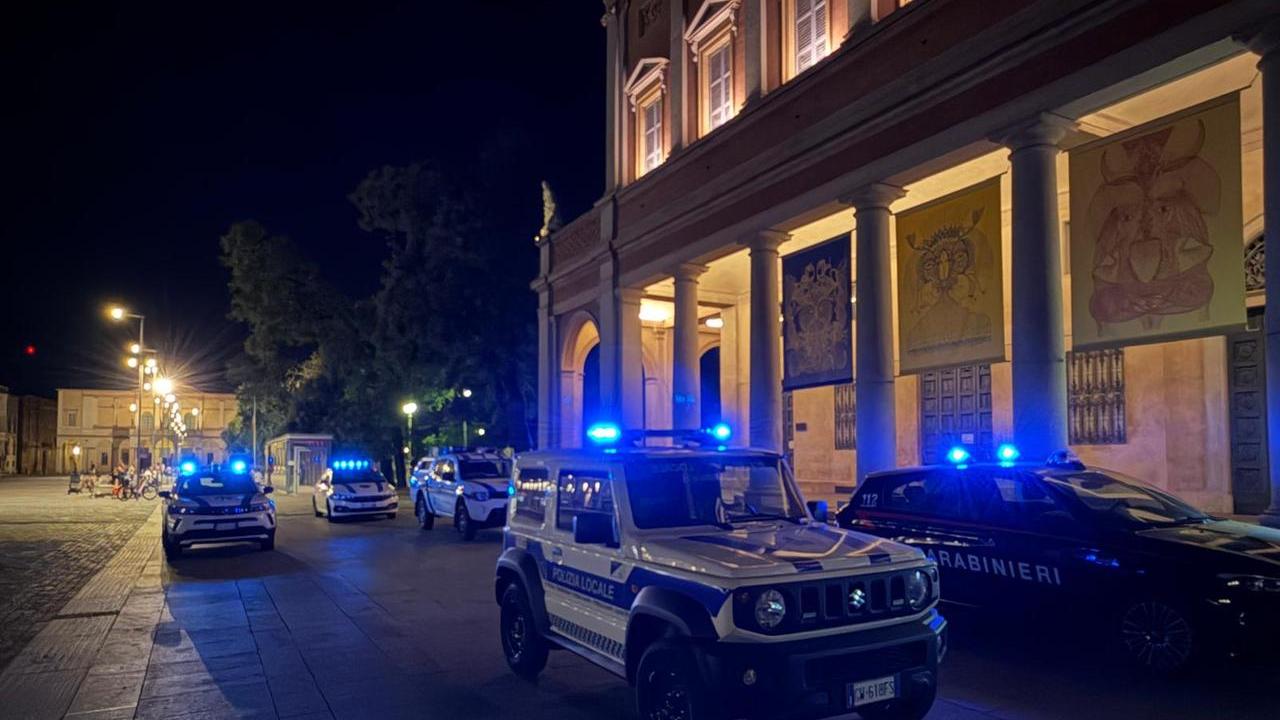 Reggio Emilia, lotta a degrado e abuso di alcol: il sindaco conferma lo stop notturno delle rivendite