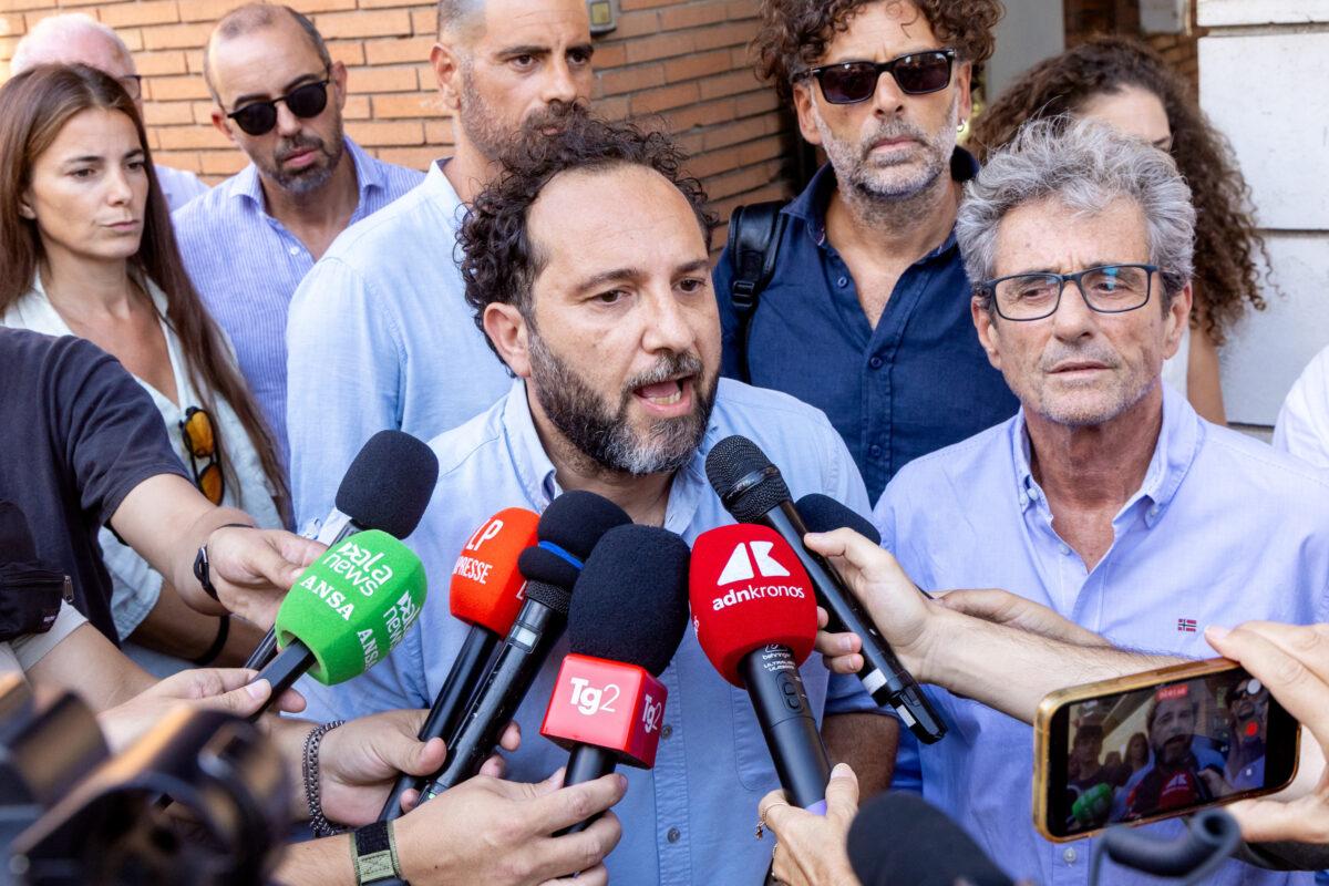 
	Gli inviati di Report dopo l&rsquo;incontro in Rai&nbsp;per trovare una soluzione alla conduzione di Report (foto Lapresse)

