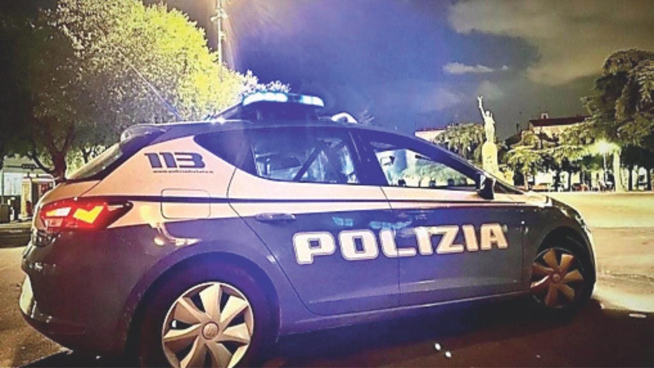 Un'auto della Polizia (foto archivio)