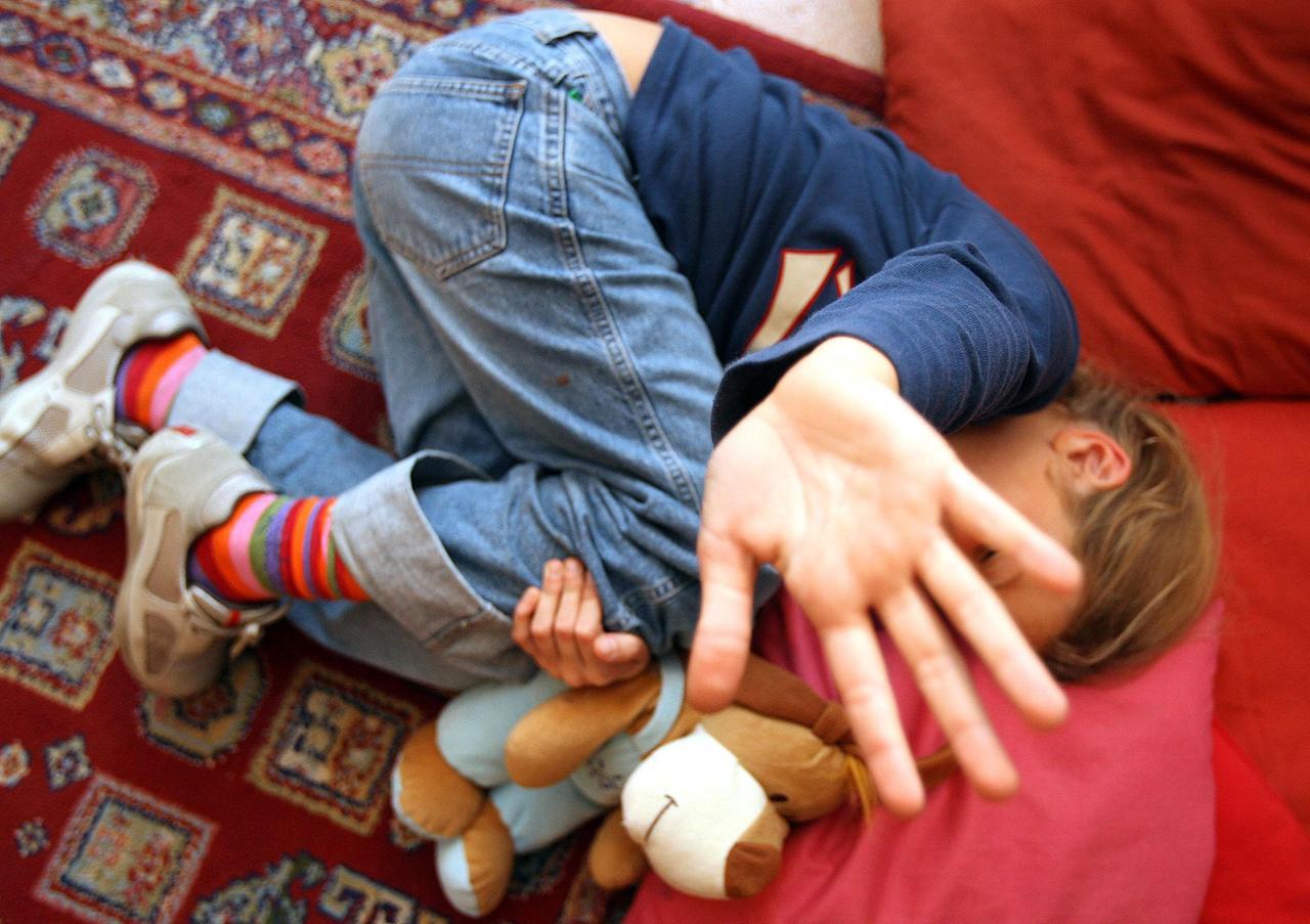 Maltrattamenti sui bimbi dell’asilo, maestra denunciata dai genitori