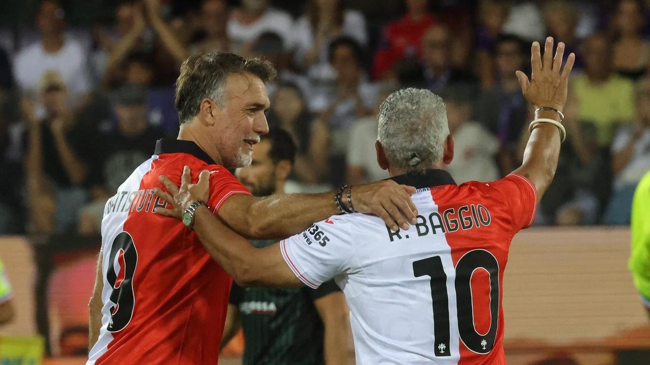 Gabriel Omar Batistuta e Roberto Baggio prima del fischio d'inizio
