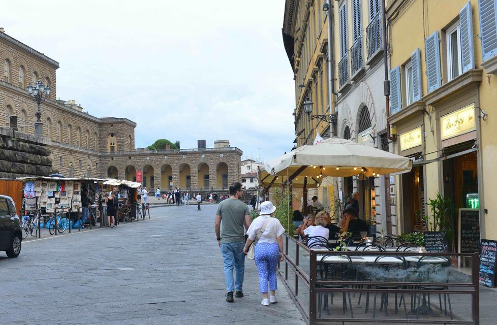 Dehors a Firenze, 828 richieste al Comune: cosa cambia per tavolini e pedane