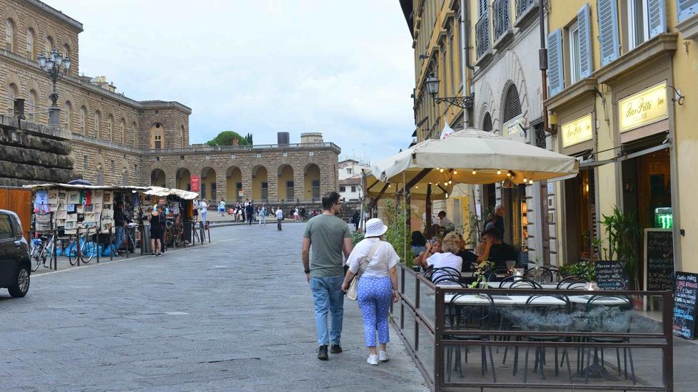 Dehors a Firenze, 828 richieste al Comune: cosa cambia per tavolini e pedane